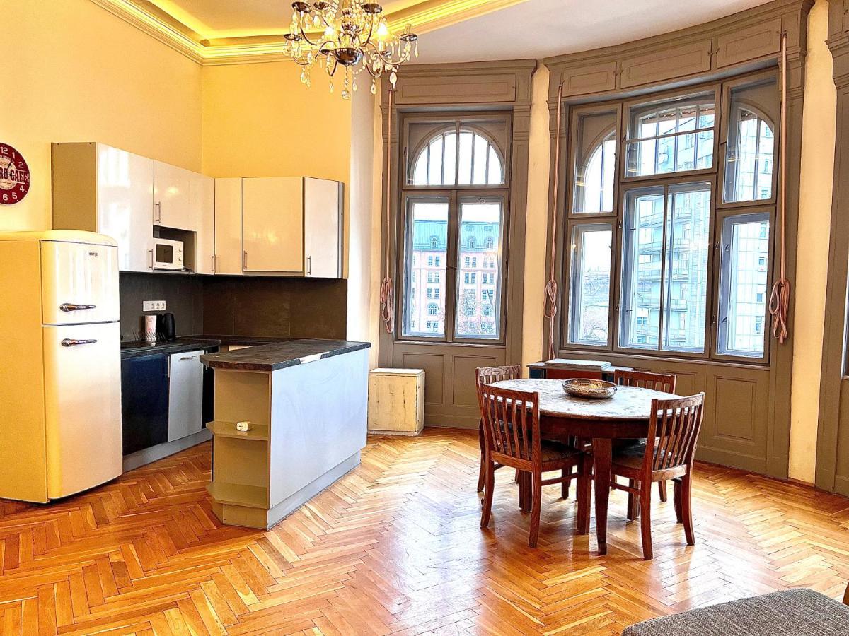 F14 Guest House By Small Home บูดาเปสต์ ภายนอก รูปภาพ