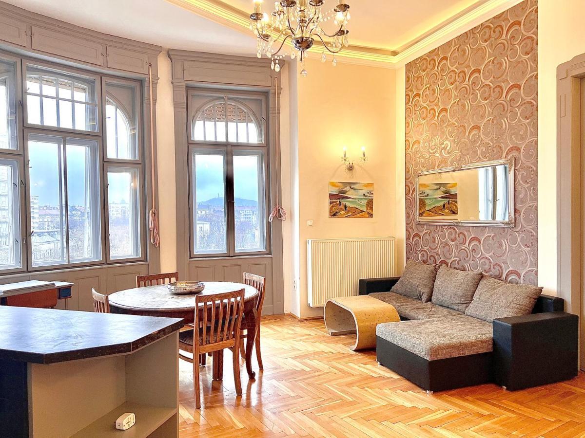 F14 Guest House By Small Home บูดาเปสต์ ภายนอก รูปภาพ