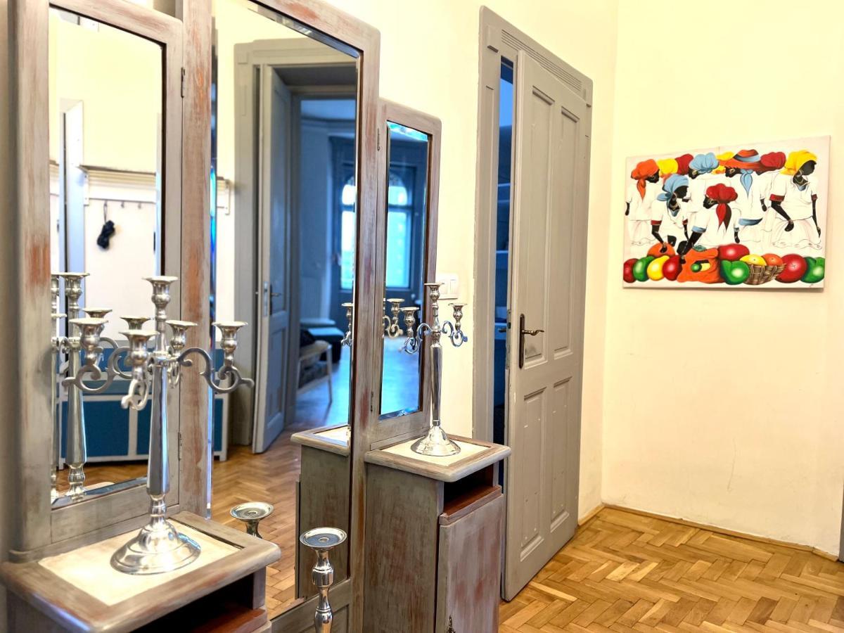 F14 Guest House By Small Home บูดาเปสต์ ภายนอก รูปภาพ