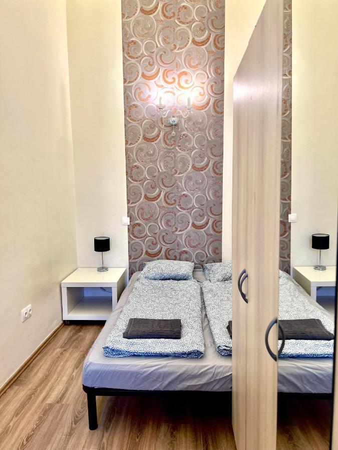 F14 Guest House By Small Home บูดาเปสต์ ภายนอก รูปภาพ