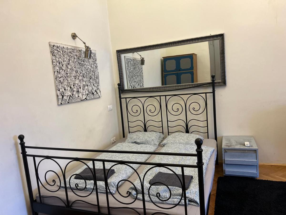 F14 Guest House By Small Home บูดาเปสต์ ภายนอก รูปภาพ