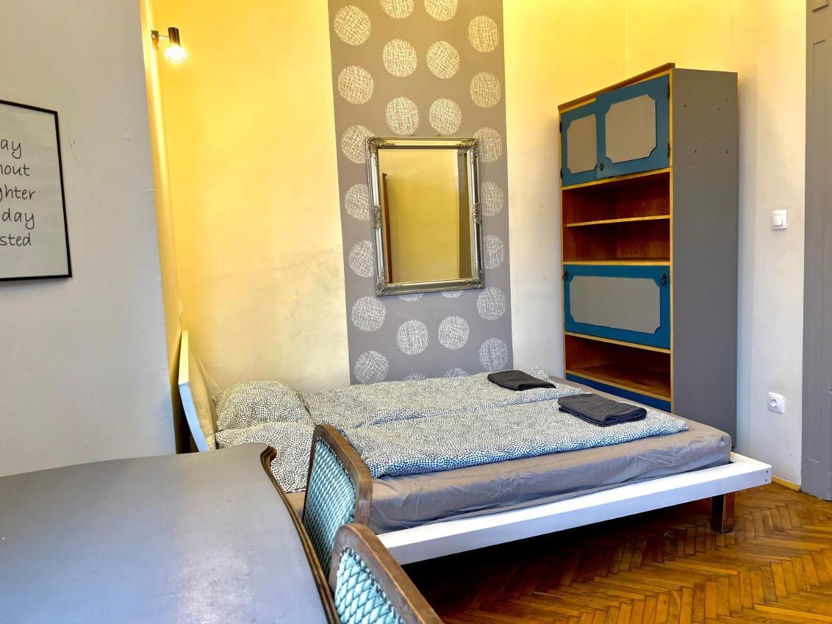 F14 Guest House By Small Home บูดาเปสต์ ภายนอก รูปภาพ