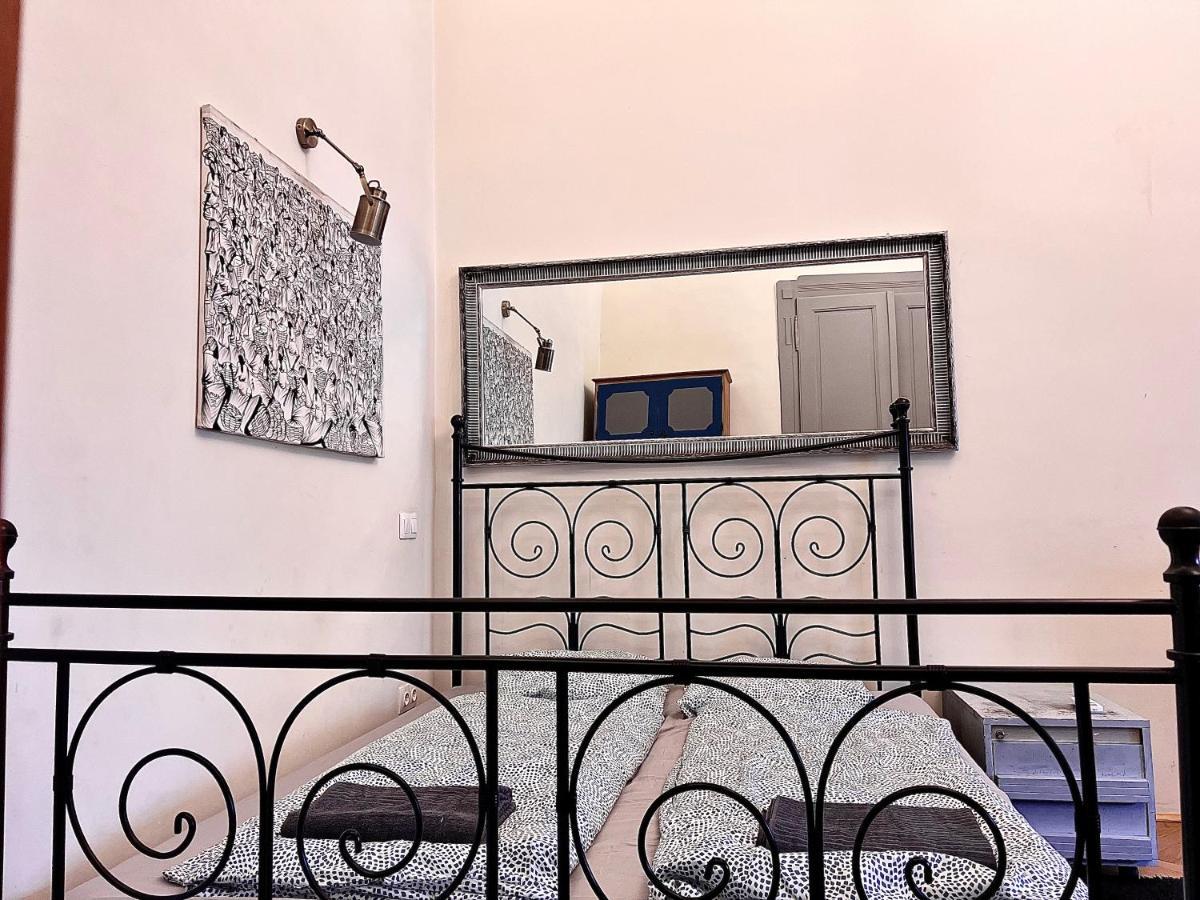 F14 Guest House By Small Home บูดาเปสต์ ภายนอก รูปภาพ