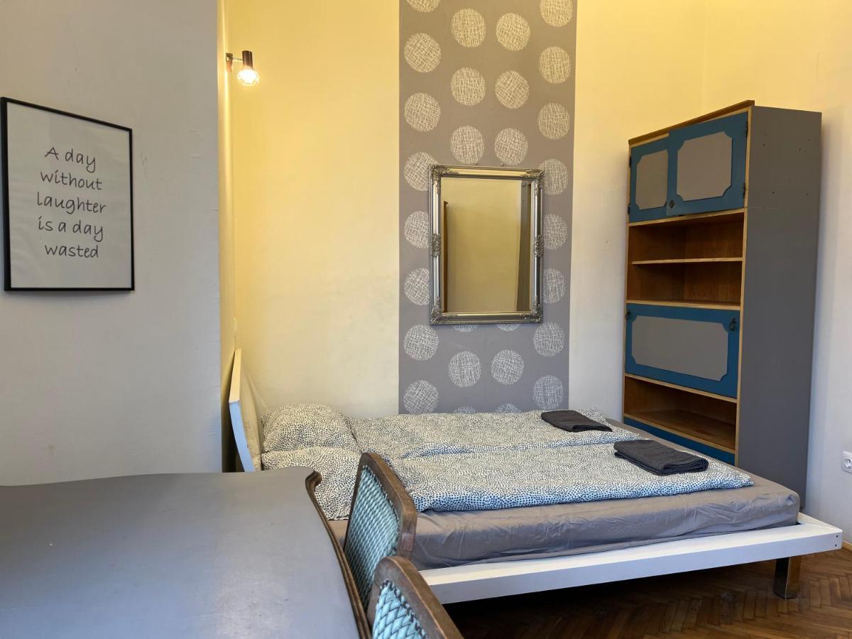 F14 Guest House By Small Home บูดาเปสต์ ภายนอก รูปภาพ
