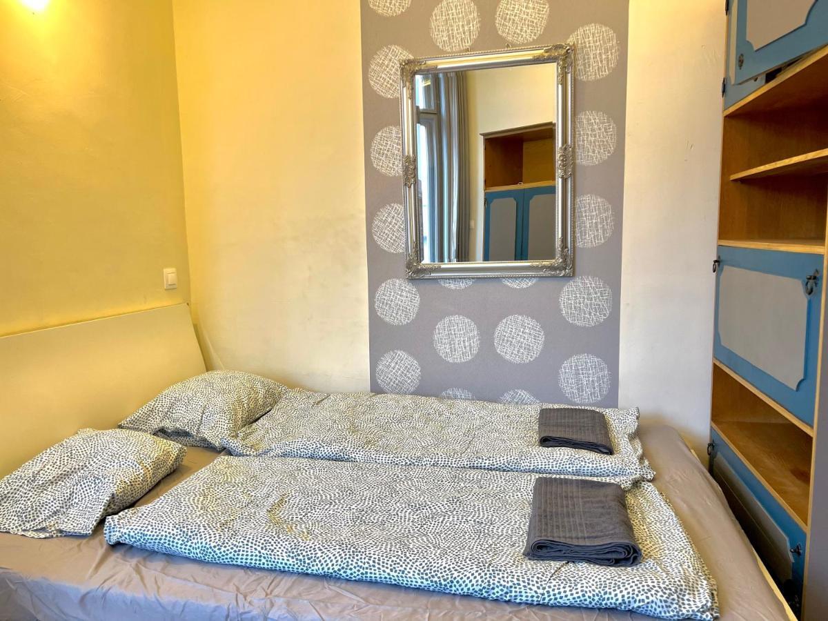 F14 Guest House By Small Home บูดาเปสต์ ภายนอก รูปภาพ