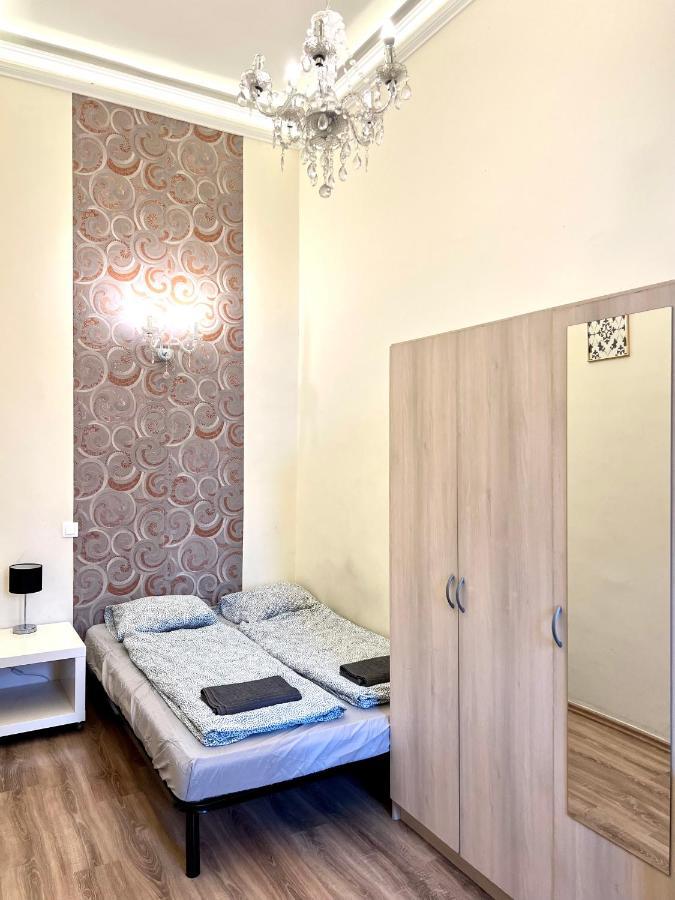 F14 Guest House By Small Home บูดาเปสต์ ภายนอก รูปภาพ